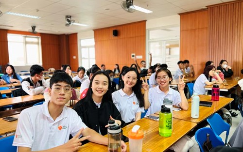 Lễ Chào Đón Tân Sinh Viên Khoa Thực Phẩm Năm Học 2023 - 2024