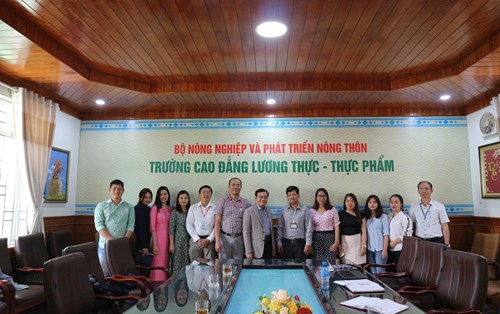 Lễ ký kết hợp đồng với trường Cao đẳng Lương thực - Thực phẩm