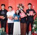 Sinh viên và giảng viên lớp Nông nghiệp công nghệ cao chụp ảnh gây quỹ thiện nguyện nhân dịp Noel 