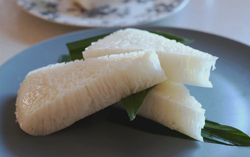 Steamed rice cake