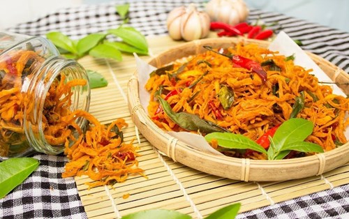 Khô gà lá chanh giá rẻ được làm từ gà thải?